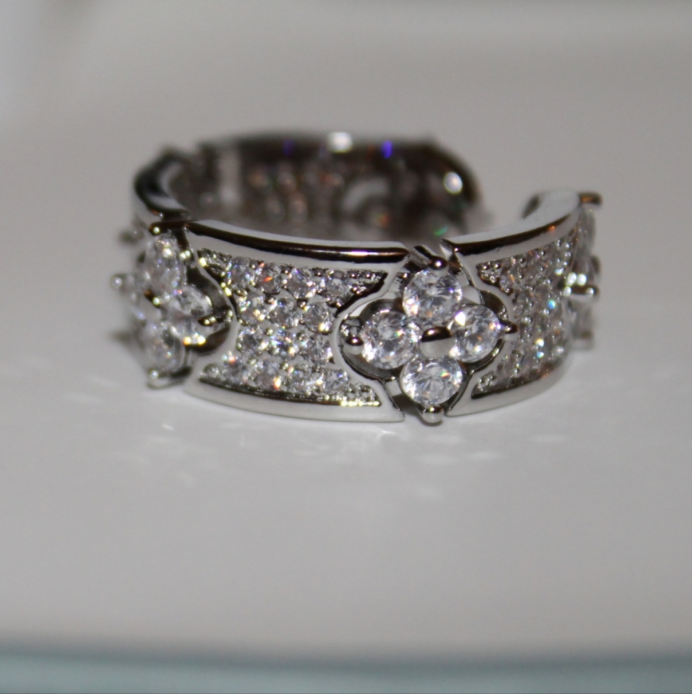 Goddess Glow Ring – Lunar Silver